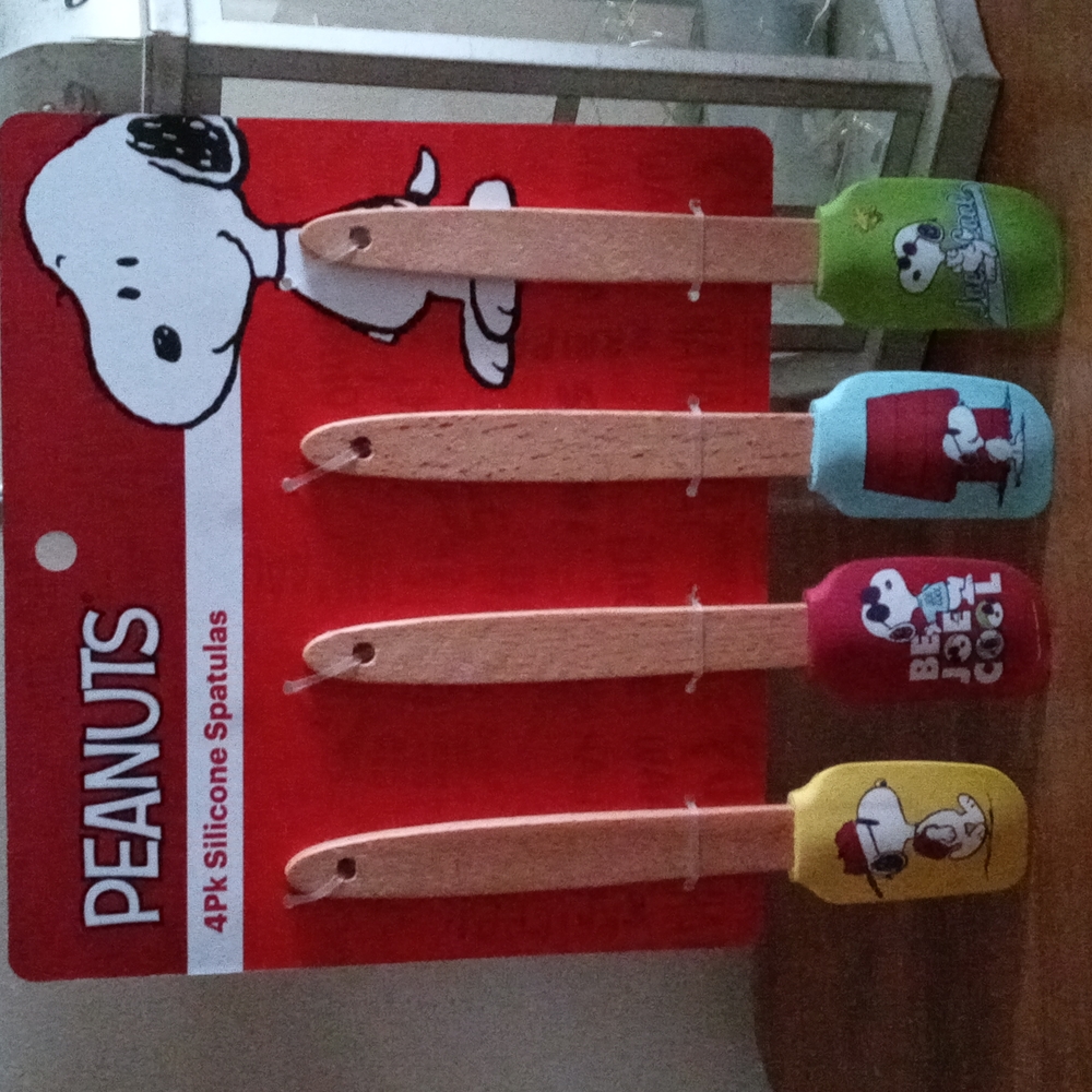 Snoopy spatulas